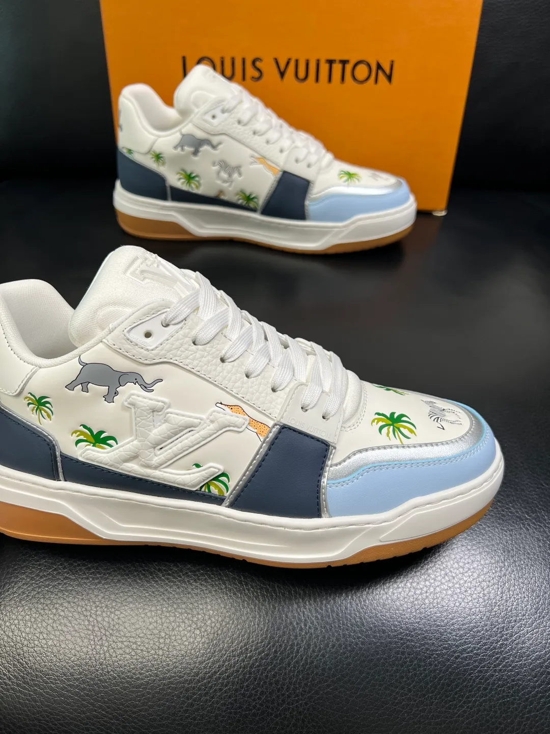 Men's shoes 💰 940 Lv high quality top crafts Louis Vuitton, sports sneakers counter synchronization, uppers imported from Italy, high-quality splicing colorful complex crafts, imported mesh pads soft and comfortable, soles: original soles specially provided by the original factory, T men's shoes 💰U exclusive movable molded soles super comfortable, original factory single goods, code number 39-44 (customized 38 45)